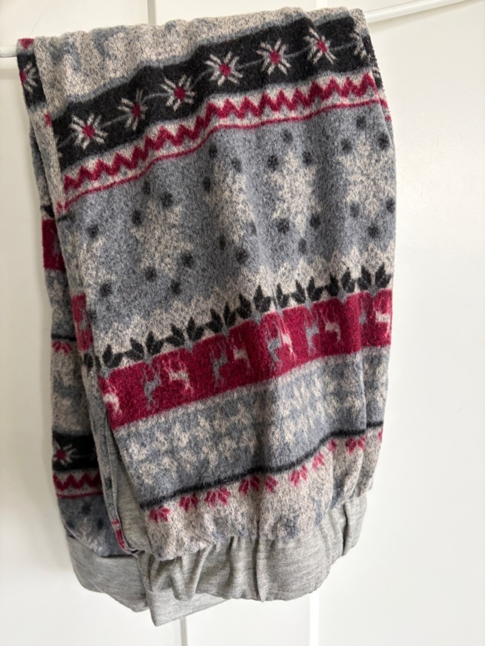 Cozy Women's Grey Fair Isle Joggers with Red Pattern